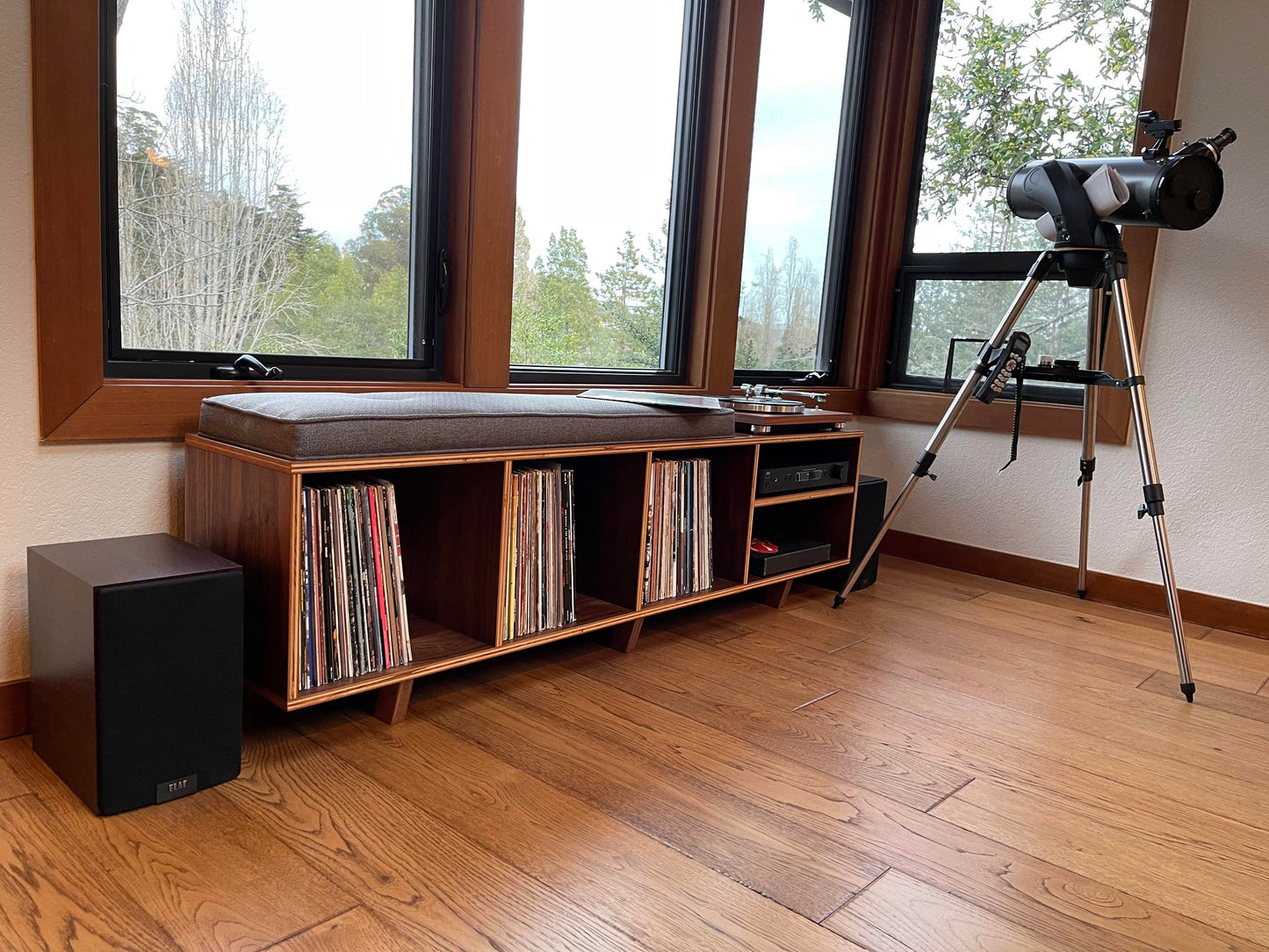 Vinyl LP Storage Bench Lo-Fi edition with Amplifier Shelf